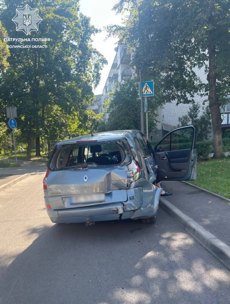 Водій маршрутки скоїв аварію у середмісті Луцька