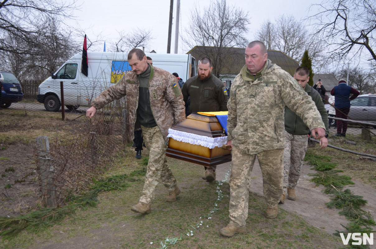 І небо плакало за ним: «на щиті» повернувся додому 23-річний Герой з Волині Віталій Забродський