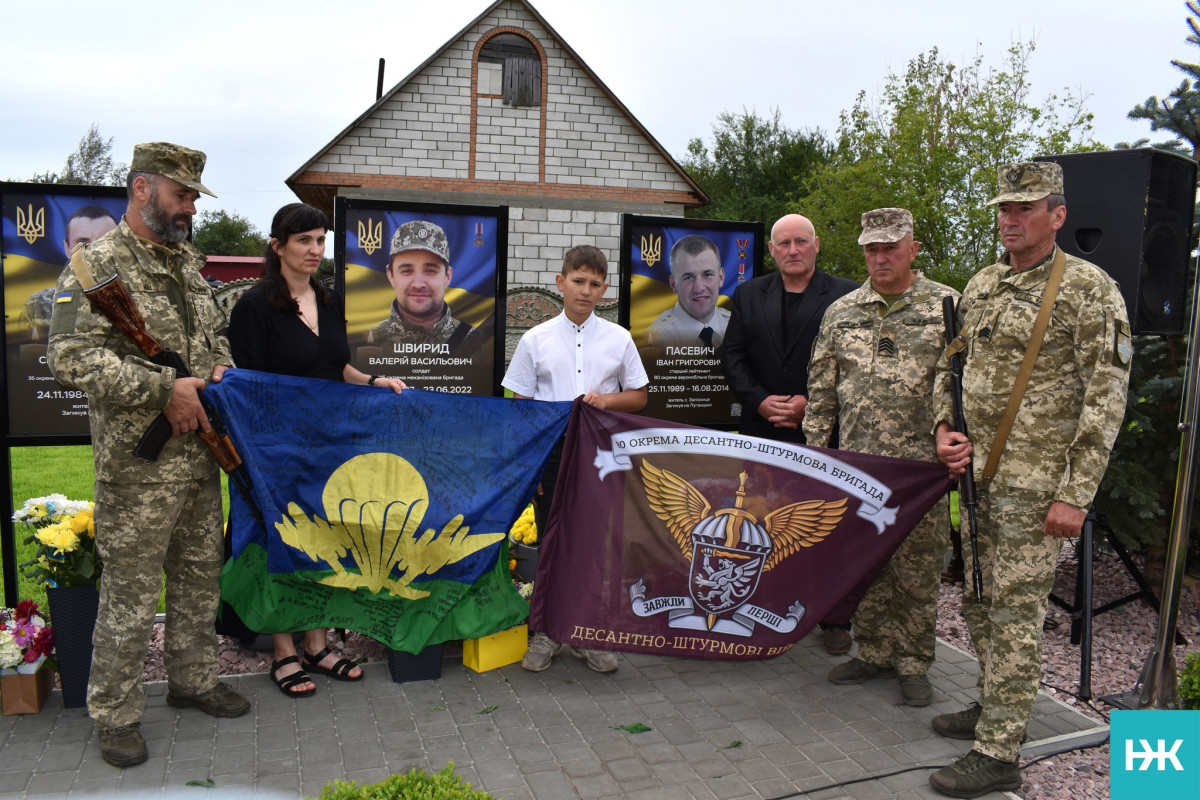 Сльози, голуби та шана загиблим захисникам: у громаді на Волині відкрили Алею пам’яті Героям