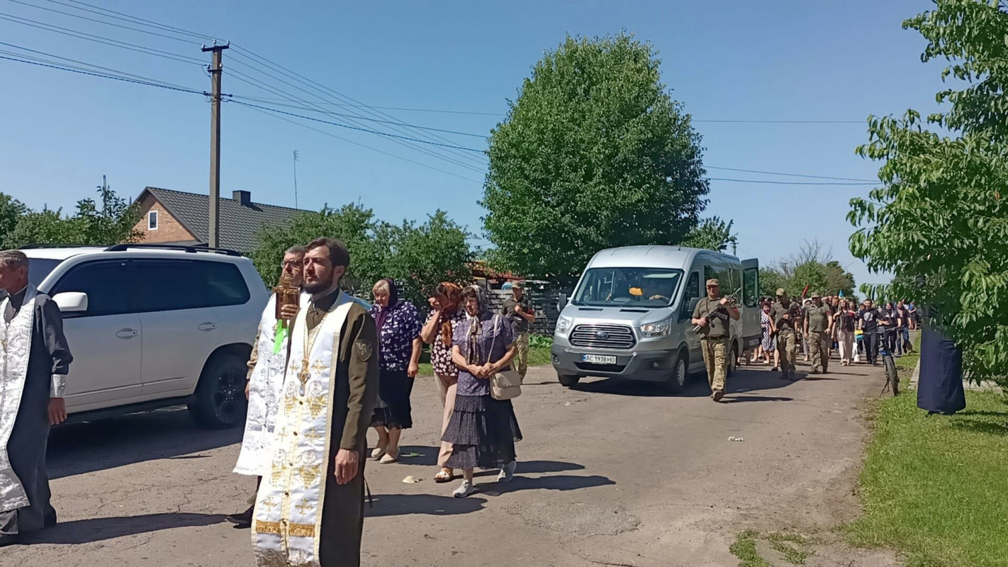 Син втратив батька: на Волині прощались з Героєм Миколою Генелюком