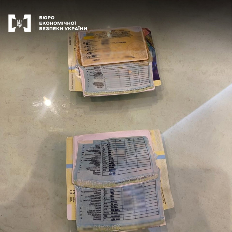 Водійське посвідчення за 400 доларів: на Волині судитимуть трьох чоловіків, які підробляли документи