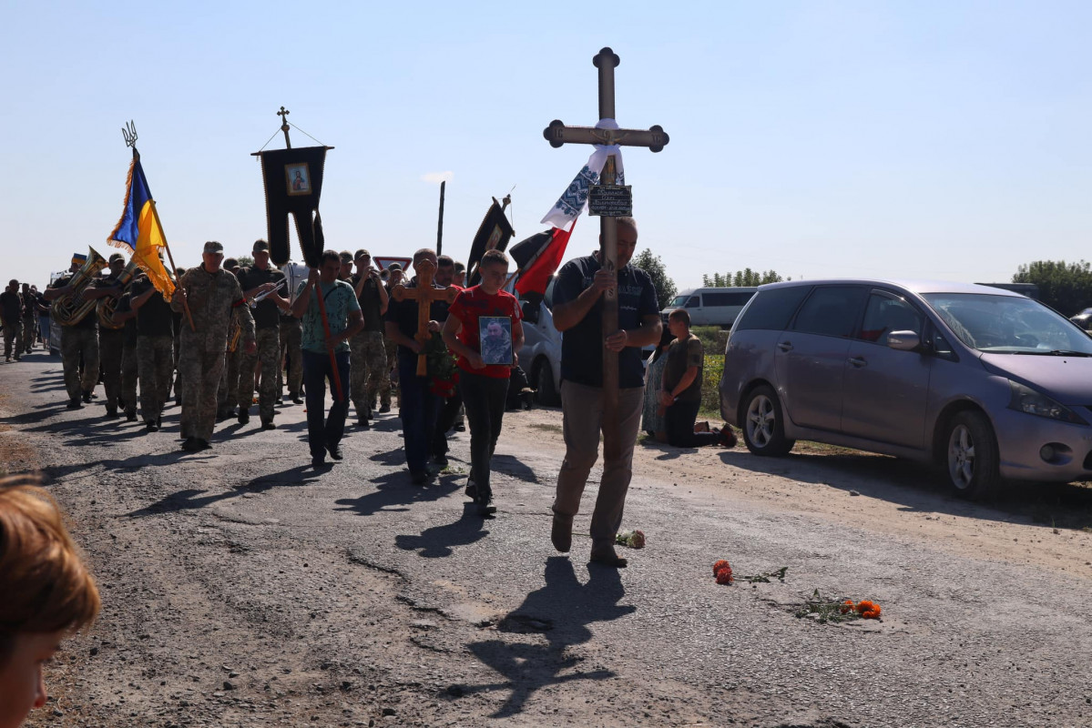 Загинув через місяць після дня народження: у Луцькому районі попрощались із полеглим Героєм Олегом Карпюком