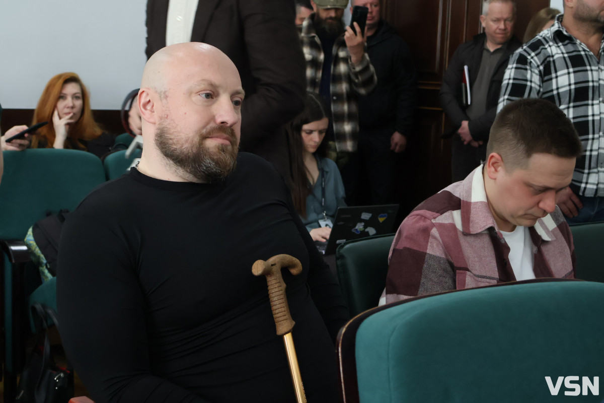 Флешмоб «Шкарпетуйся» і кадрові рішення: що відбулося на 90-й сесії Луцької міськради. Фоторепортаж