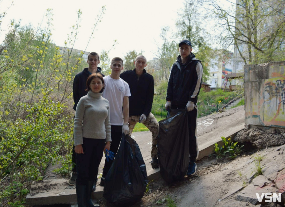 «Прийшли робити наше місто чистим»: у Луцьку відбулася весняна толока