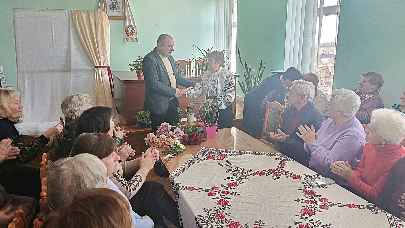 Активістка з Волині відзначила 90-річчя та пожертвувала 10 тисяч гривень на ЗСУ