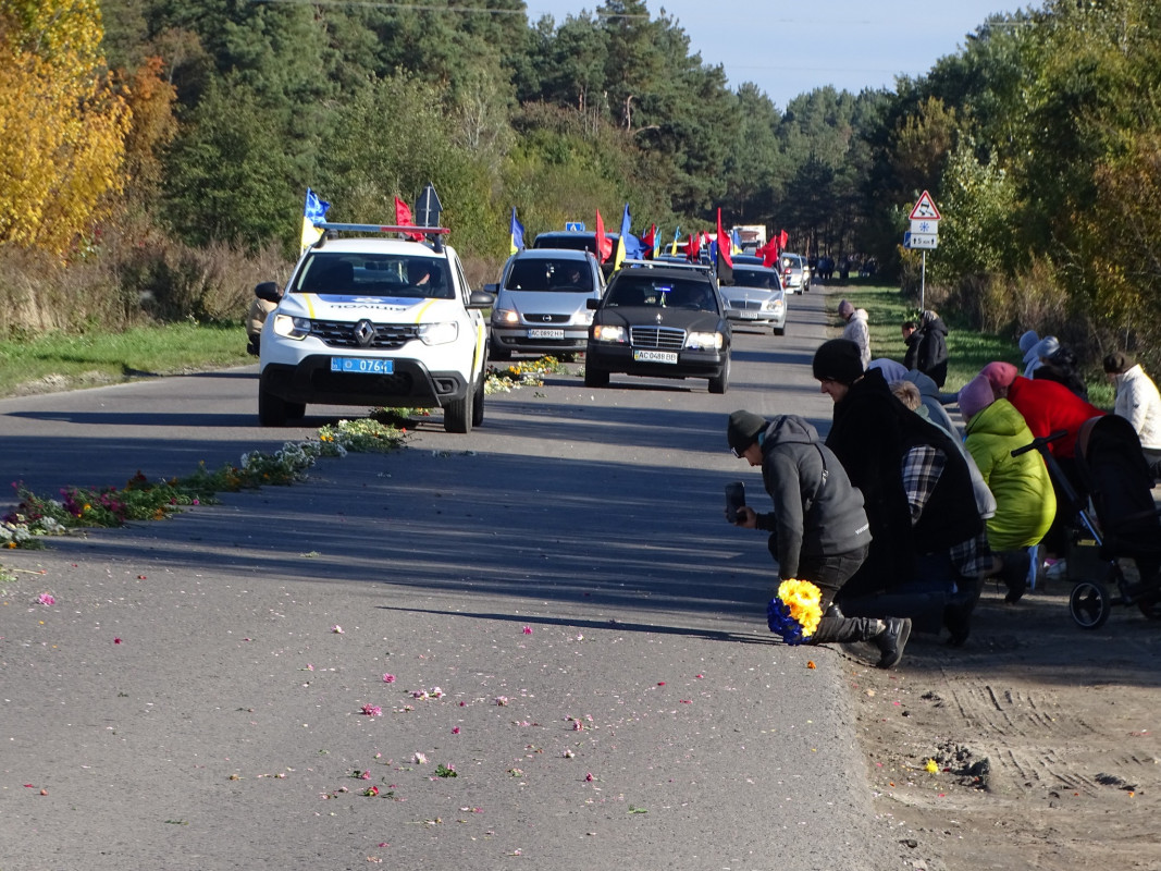 Майже рік вважався зниклим безвісти на Волині попрощались з Героєм Олександром Жуком