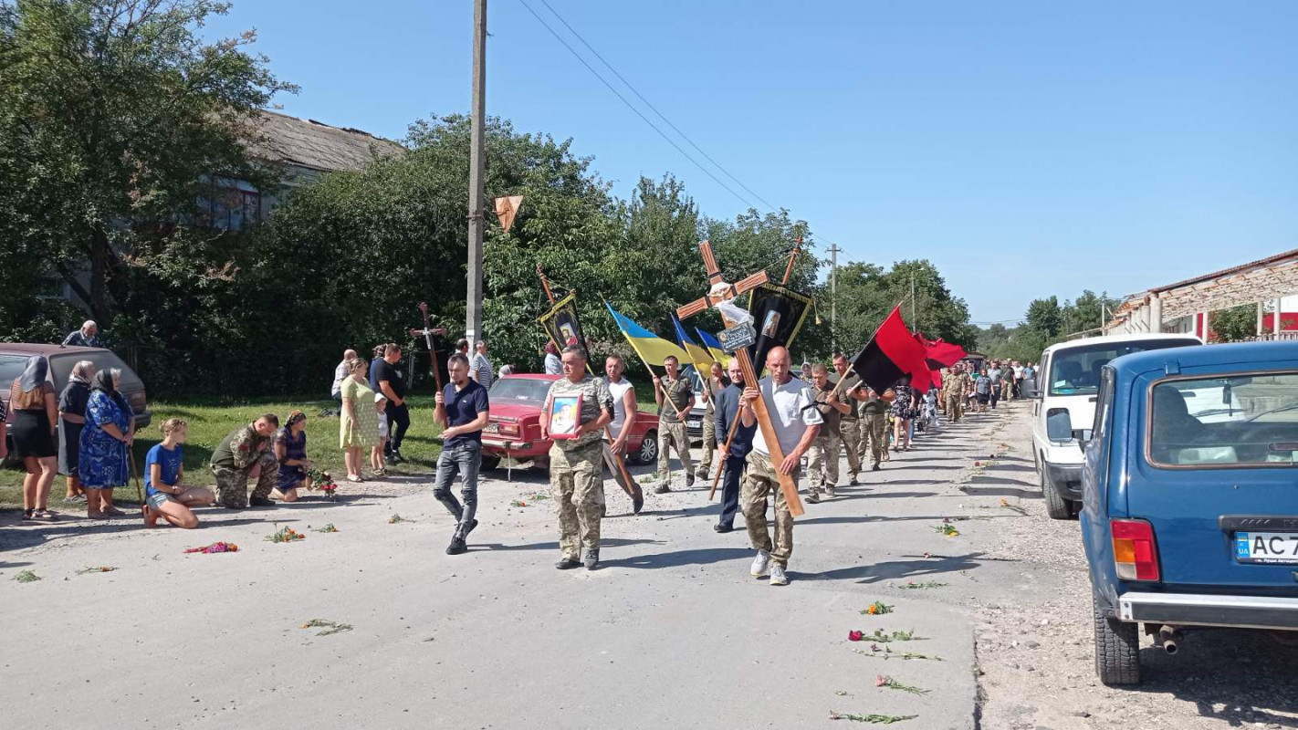 Син залишився без батька: на Волині попрощалися із Тарасом Грицюком, який загинув за Україну