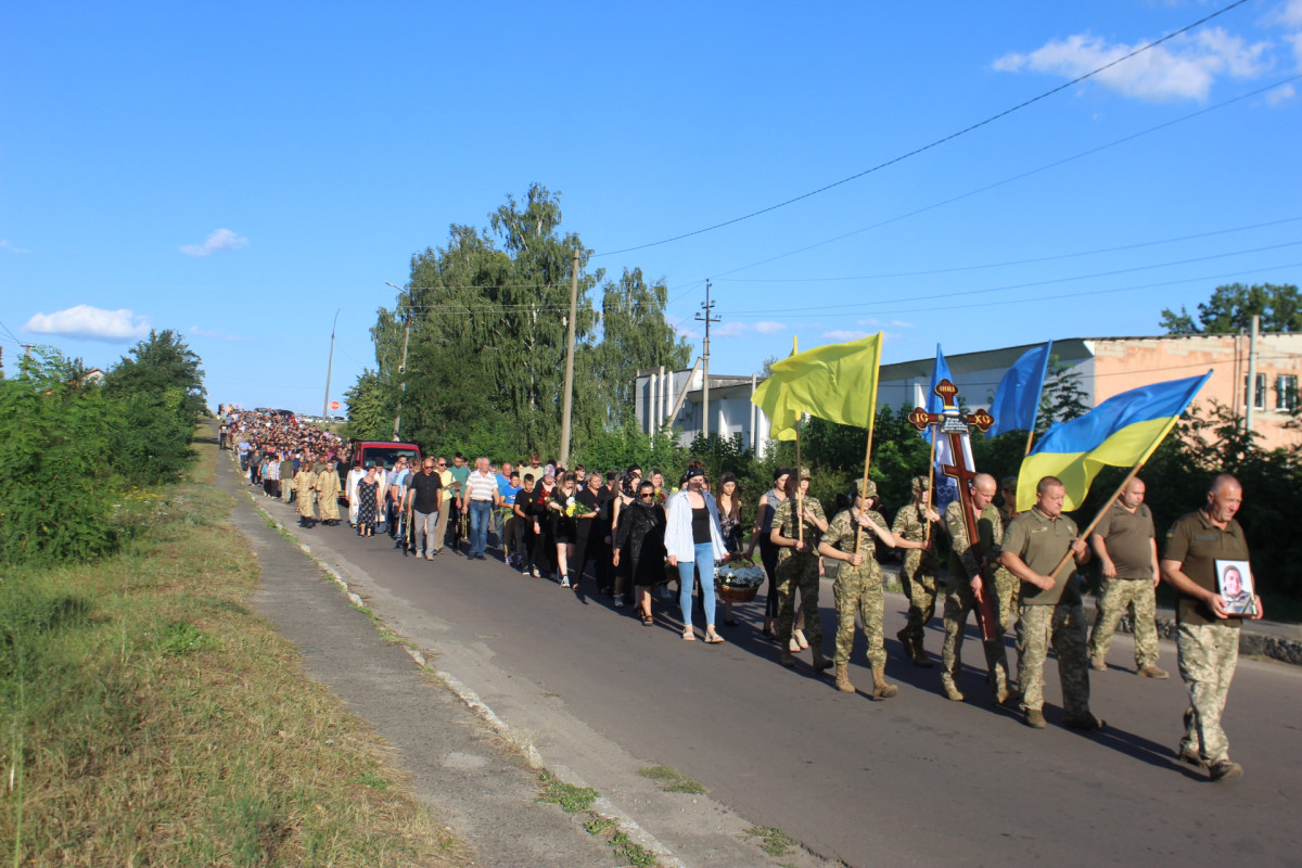 Трагічний день у громаді: на Волині попрощалися одразу із трьома Героями