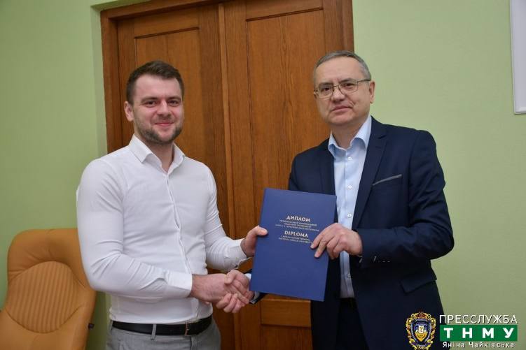 Навіть за вечерею говорять про пацієнтів: як подружжя лікарів з Волині виховало ще двох медиків