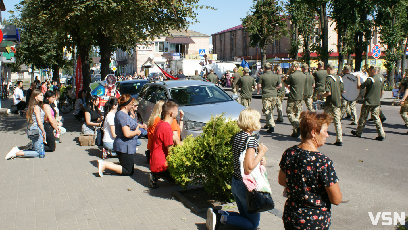 Мав незабаром одружитися: у Рожищі попрощалися із загиблим захисником Юрієм Франком