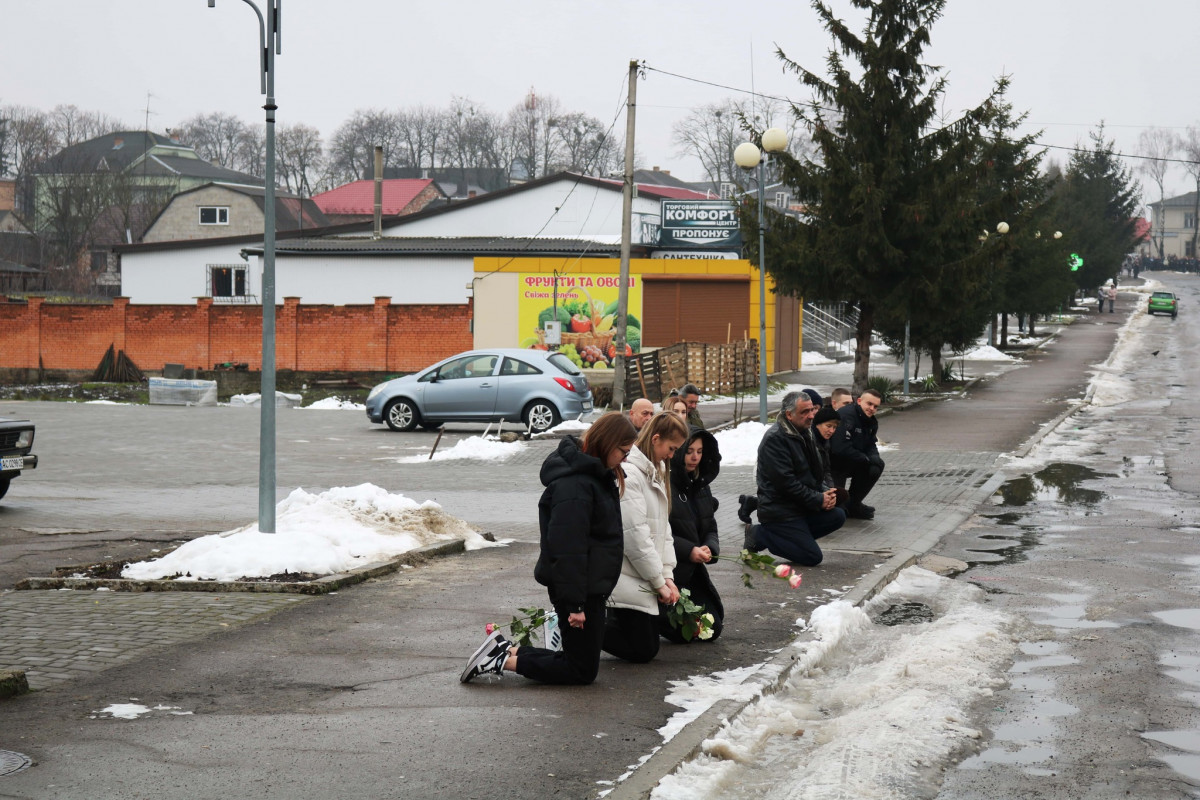 Пів року вважали зниклим безвісти: на Волині всім селом прощалися з 31-річним Героєм Іваном Майструком. Фото