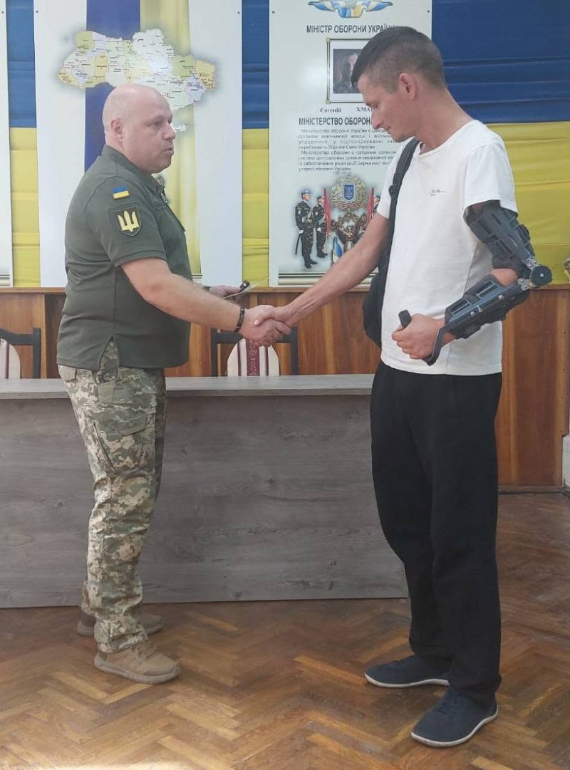Захисник із Волині отримав медаль «За поранення» від Міністра оборони