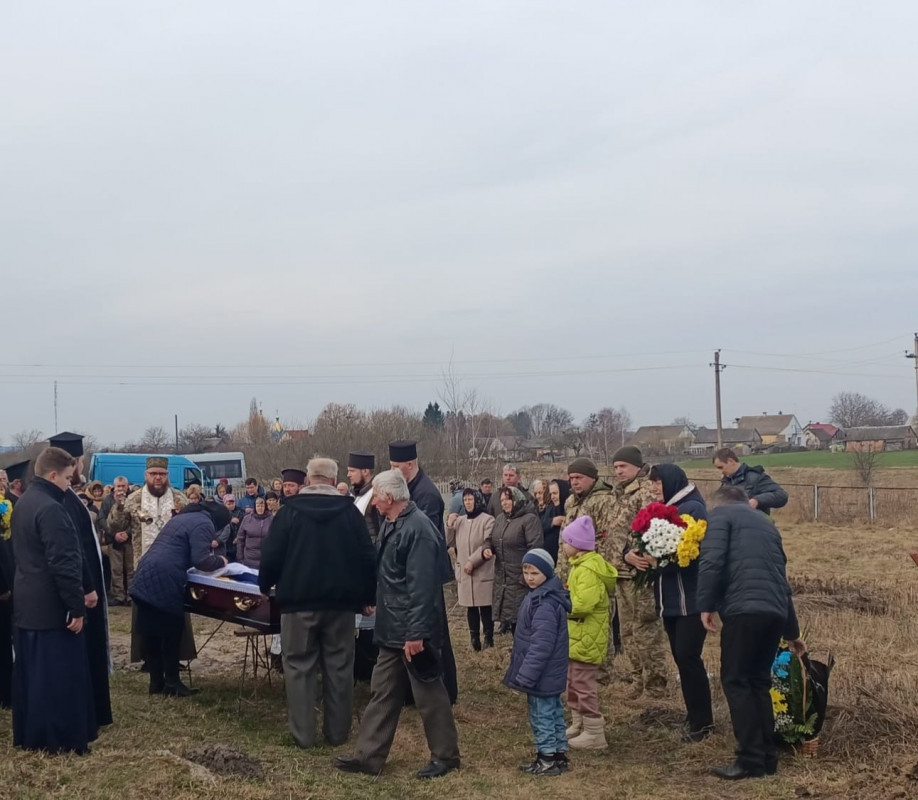 Батьки, брат та сестри залишились без надійного плеча: на Волині попрощалися із Героєм Олексієм Литвинчуком