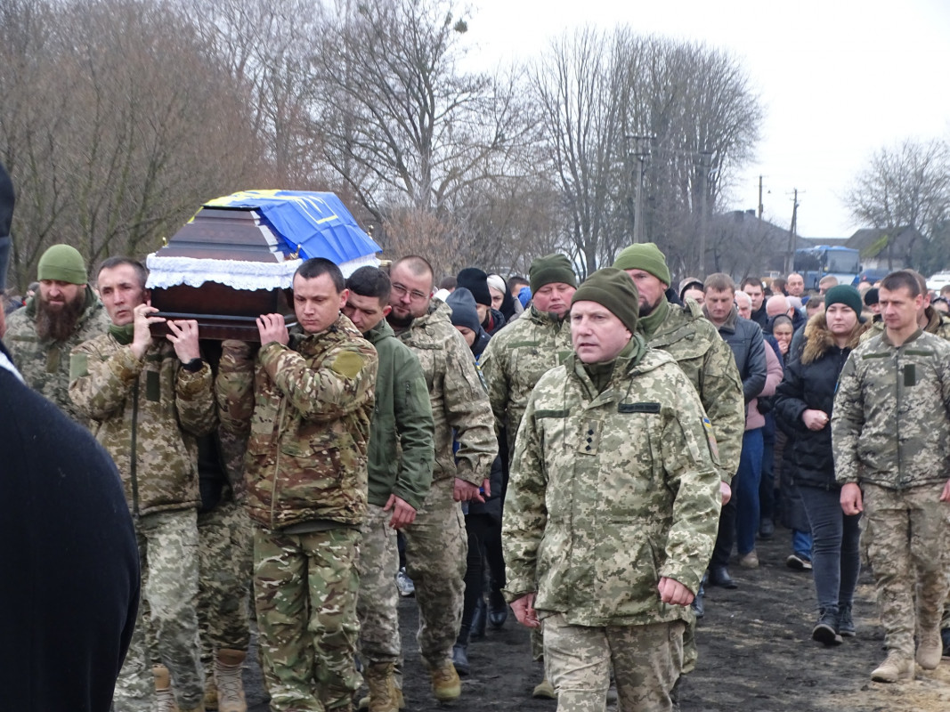 Добровольцем пішов до війська: на Волині попрощалися з Героєм Сергієм Попрійчуком