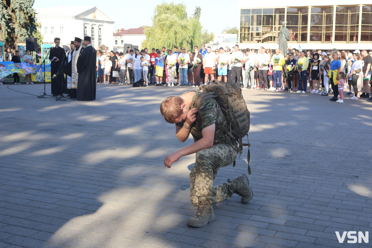 «Луцьк біжить за Героїв»: сотні містян долучилися до патріотичного забігу пам’яті. Фоторепортаж