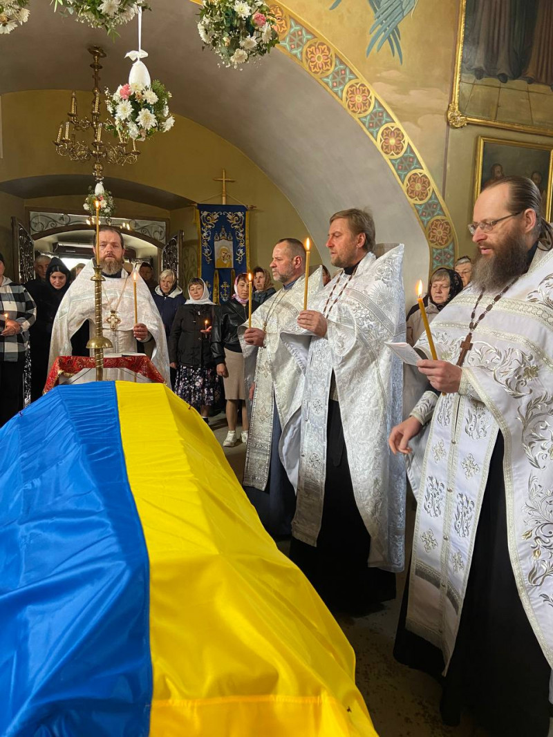 На Волині провели в останню дорогу Героя Володимира Бурнашева