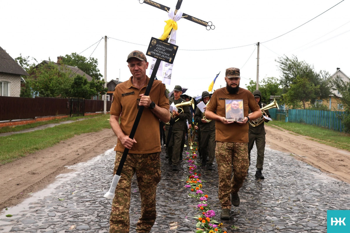 На Волині попрощалися із захисником Сергієм Клапінським, життя якого трагічно обірвала ДТП