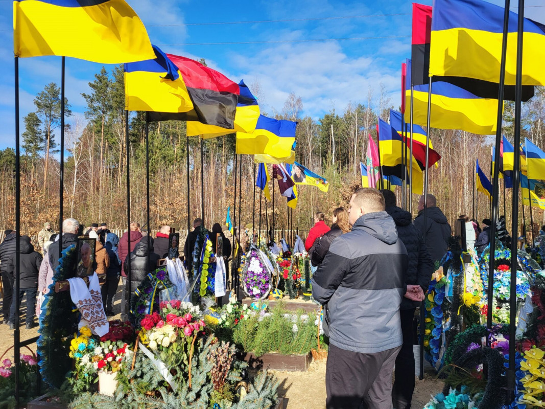 Рідні захищають Україну у лавах ЗСУ: на Волині попрощались з Героєм Олександром Панасюком