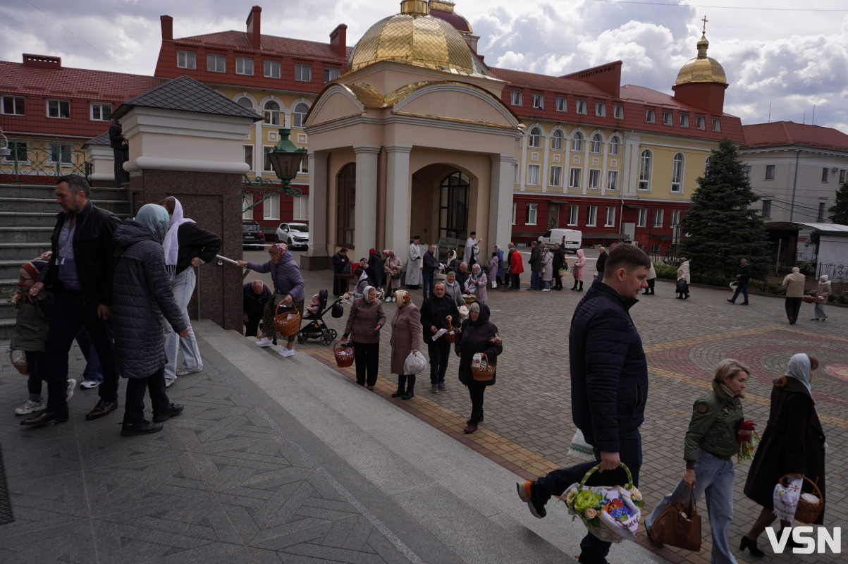 Як у Луцьку освячують Великодні кошики? Фоторепортаж