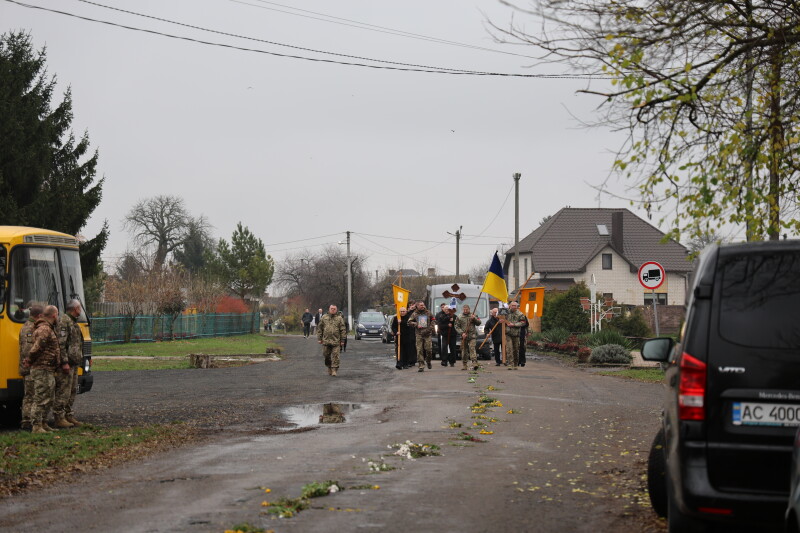 Загинув 11 місяців тому: у Луцькій громаді попрощались з молодим Героєм Миколою Ясенюком