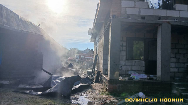 «Не залишилося нічого»: на Волині багатодітна сім’я втратила два будинки через пожежу