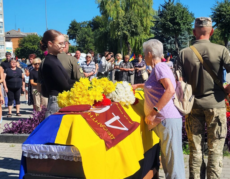 Після 22 місяців невідомості навіки додому повернувся Герой з Волині Олег Бортнік