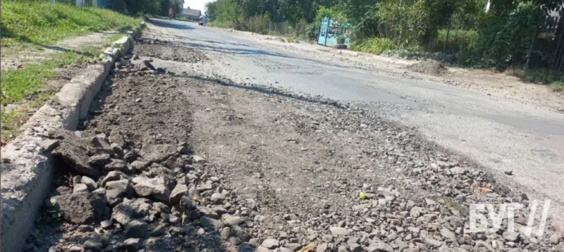 «Дорога до могили сина — як поле бою»: мама загиблого Героя з Волині вимагає ремонту