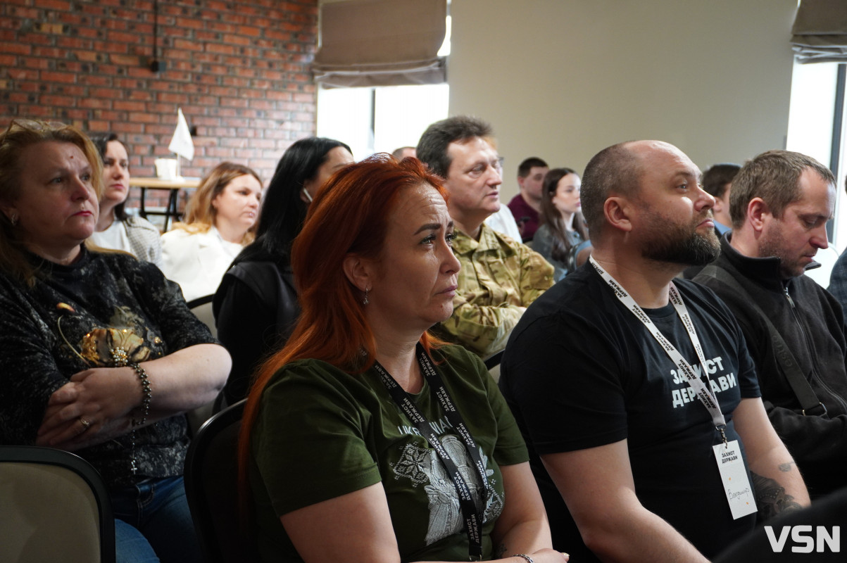 Люди не знають, що повинен робити депутат: у Луцьку обговорили парламентську кризу під час війни