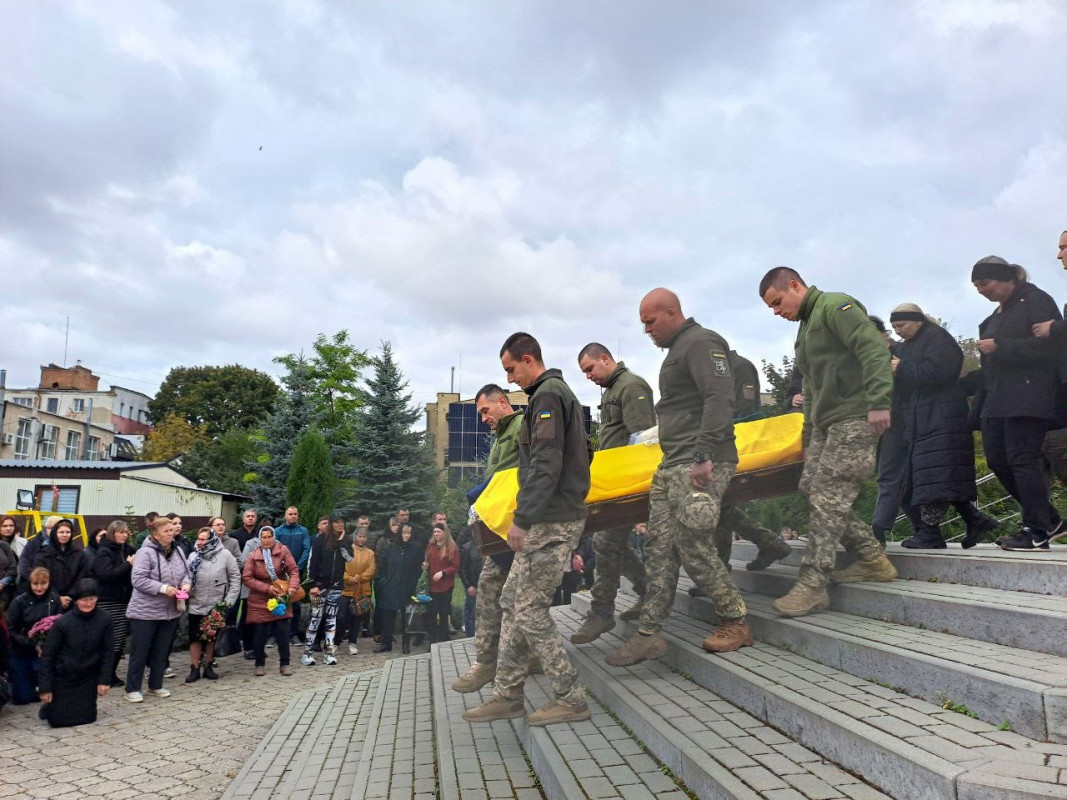Дві донечки втратили батька: на Волині попрощалися з Героєм Михайлом Дудинцем