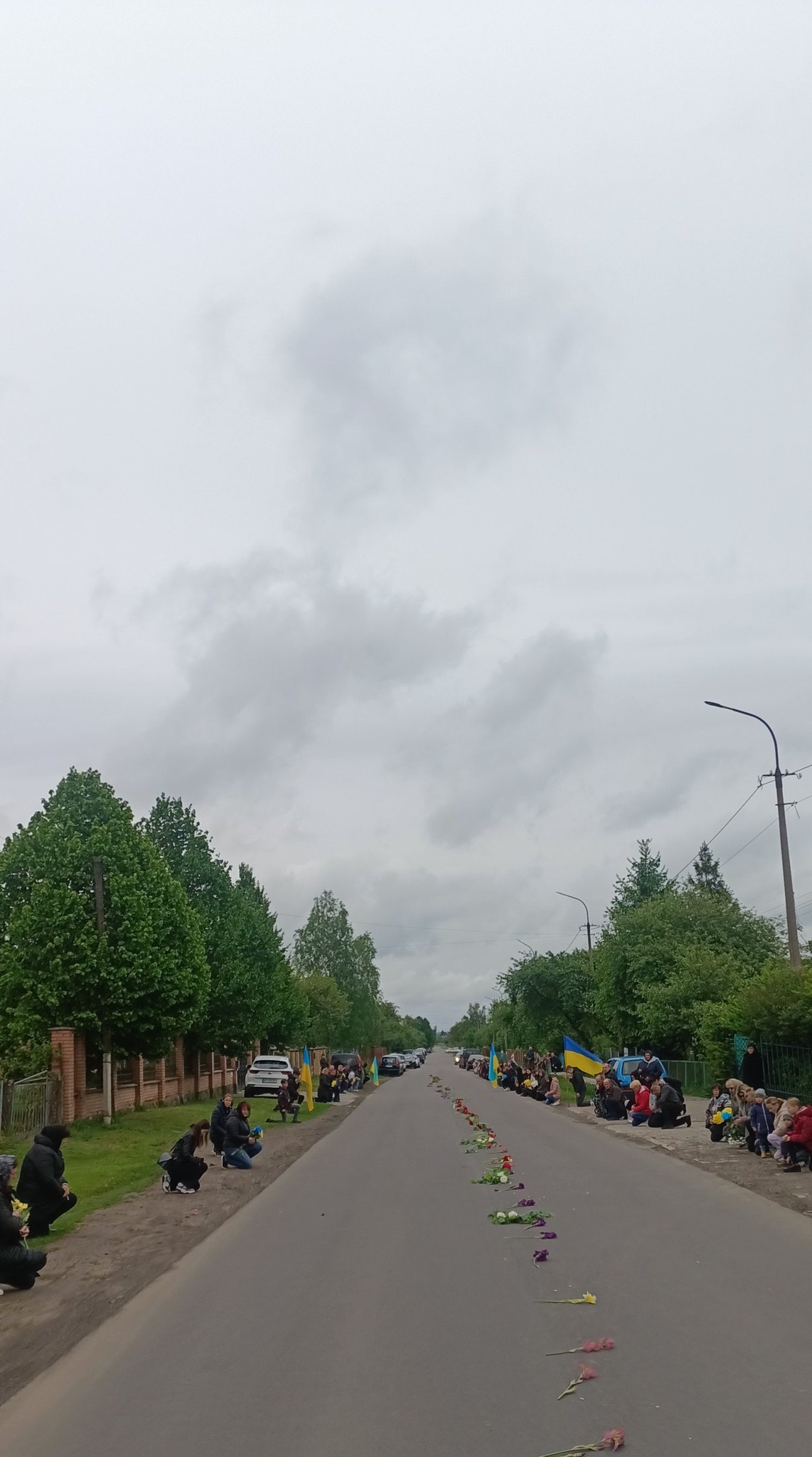 Без надійного плеча залишилися дружина, син та донька: на Волині попрощались з Героєм Павлом Плисюком