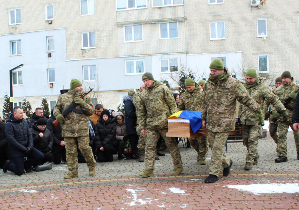 Загинув внаслідок удару ворожого безпілотника: на Волині попрощалися з Героєм Володимиром Лавренюком
