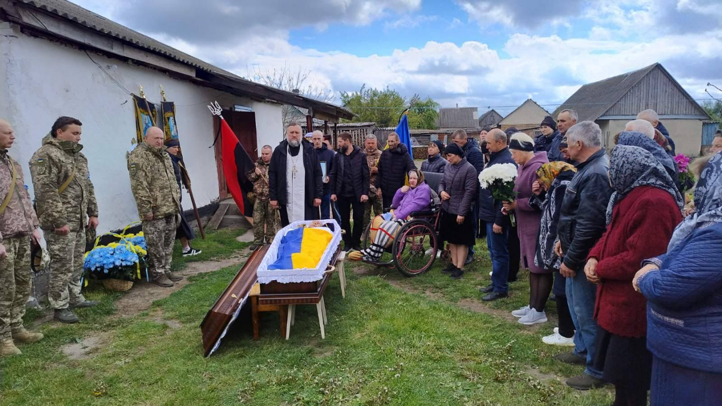 Нещодавно виповнилося 32 роки: на Волині попрощалися з Героєм Віталієм Кайдиком