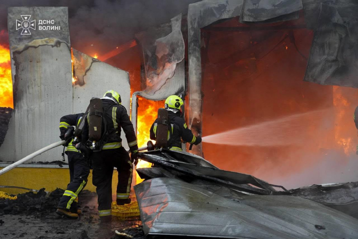 На Волині повторно атакували підприємство: вогонь охопив складські та виробничі приміщення