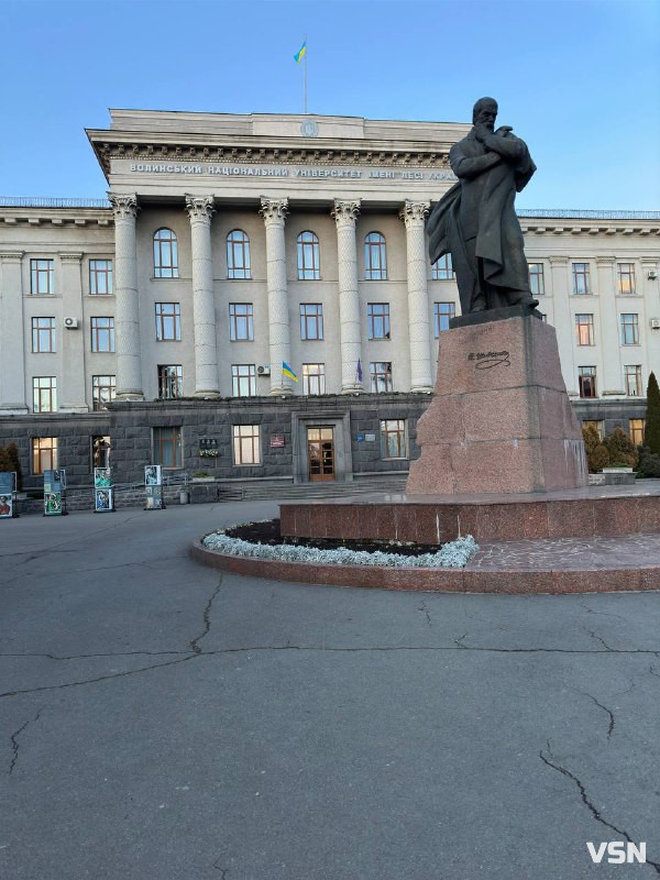 Обмеження, стипендії та нові можливості: як волинські студенти навчаються за кордоном під час війни