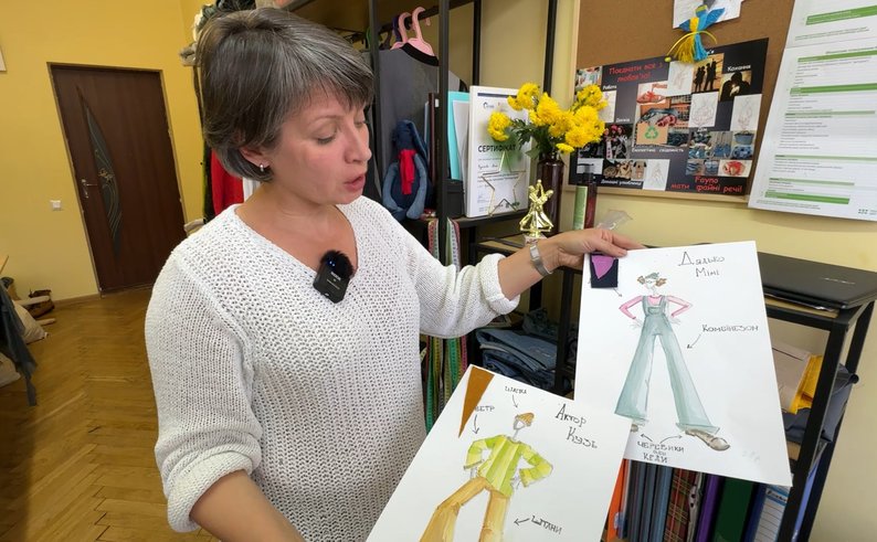 Кравчиня з Луцька створює сценічні костюми для акторів і співаків