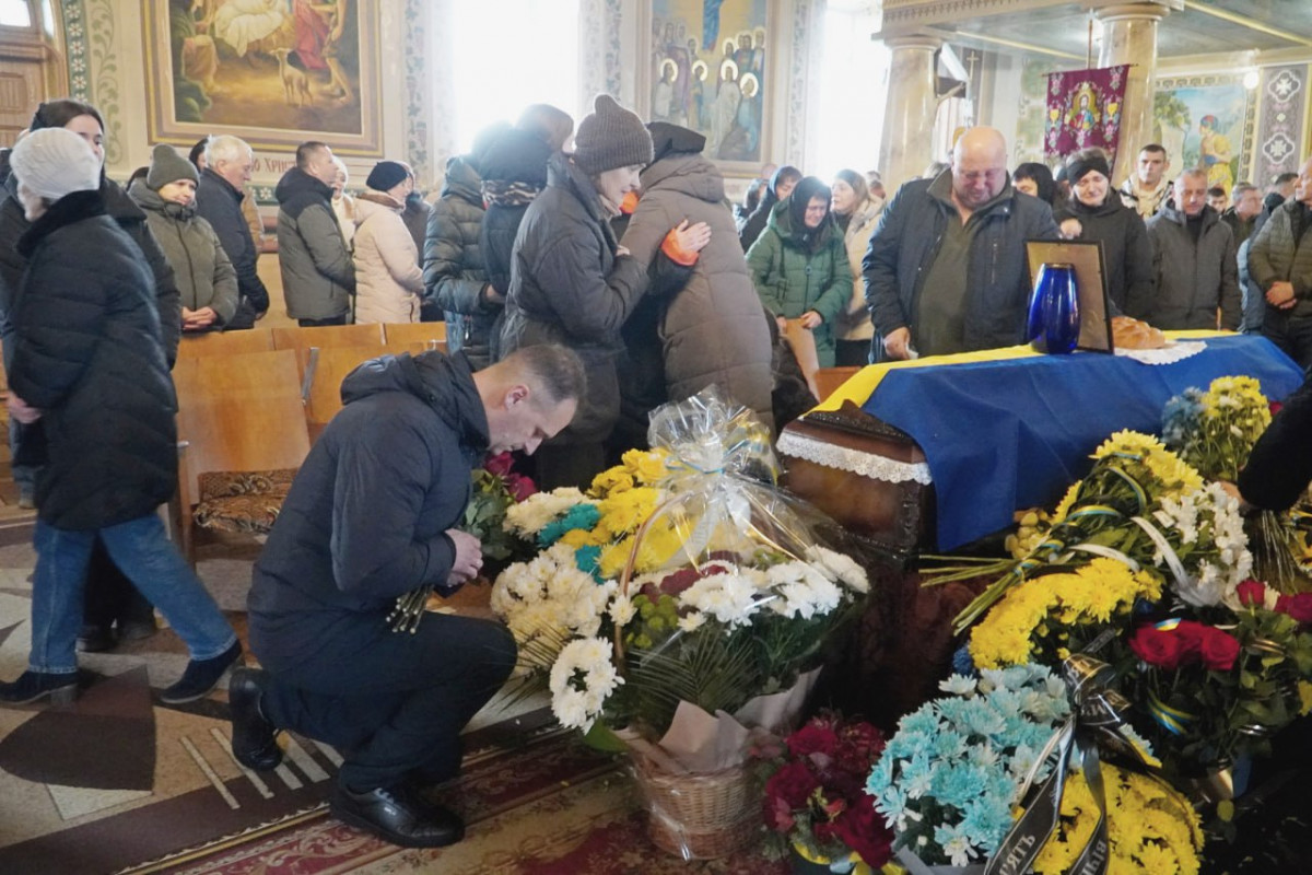 Навіки 22: на Волині громада попрощалася з молодим Героєм Дмитром Корнійчуком