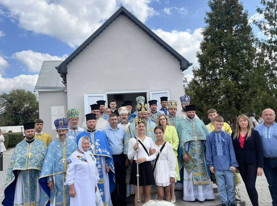 25 років освяченню храму та шана загиблим: у громаді на Волині відкрили меморіал Пам’яті