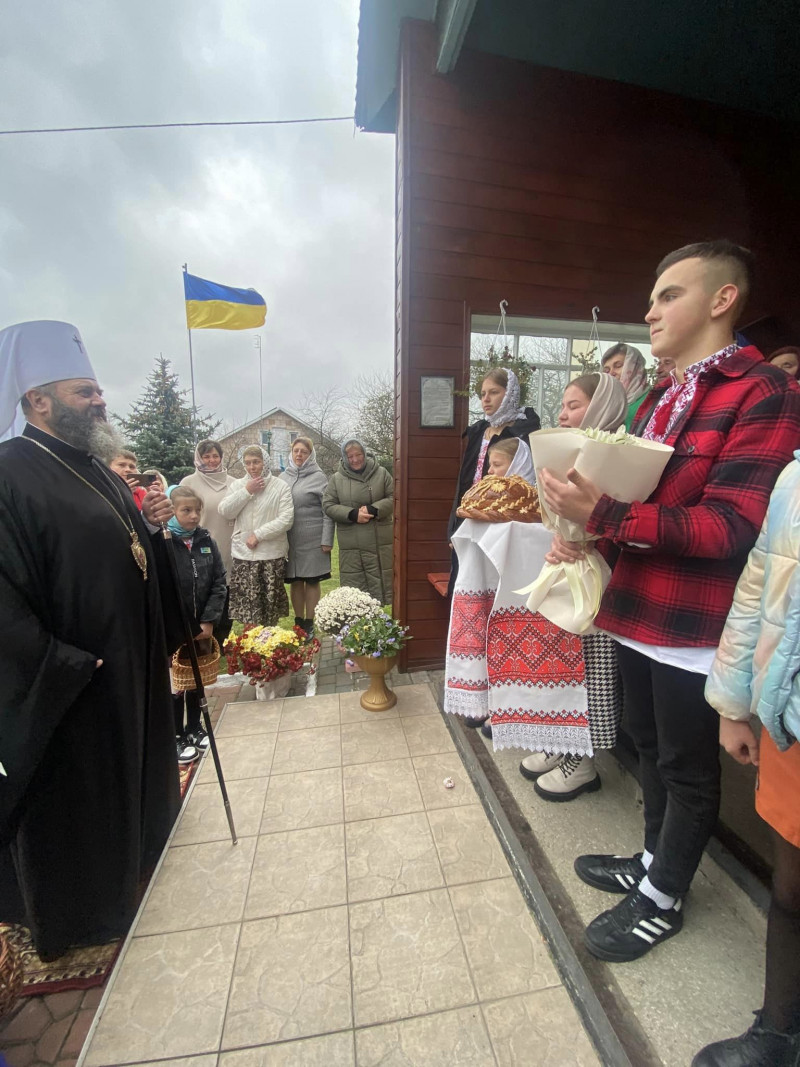 Перейшли до ПЦУ, а священник МП не хотів віддавати ключі від храму: митрополит Михаїл відвідав парафію на Волині. Фото