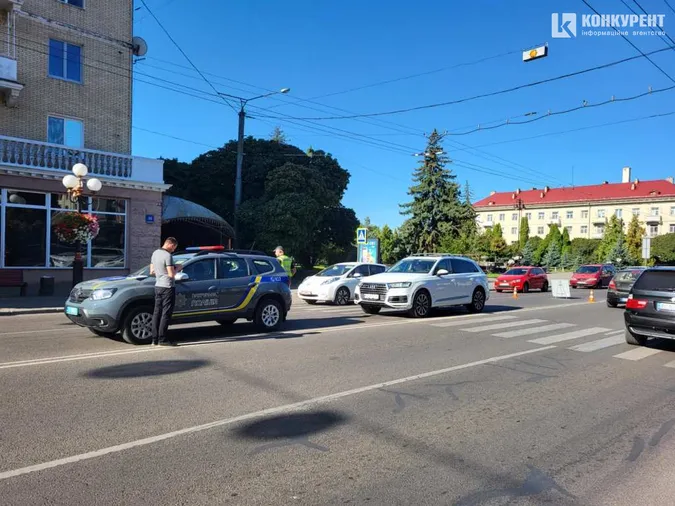 У Луцьку навпроти ВНУ автівка збила дівчину на пішохідному переході