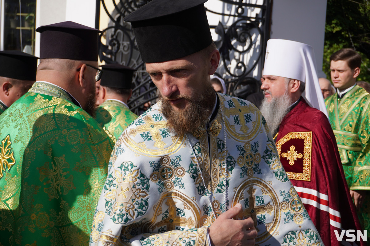 Хресна хода і спільна молитва: як минула літургія за участі Епіфанія у Луцьку. Фоторепортаж