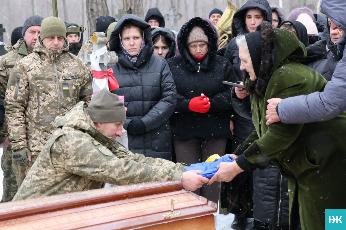 Довгою була остання дорога додому: на Волині попрощалися з воїном Володимиром Сірцем
