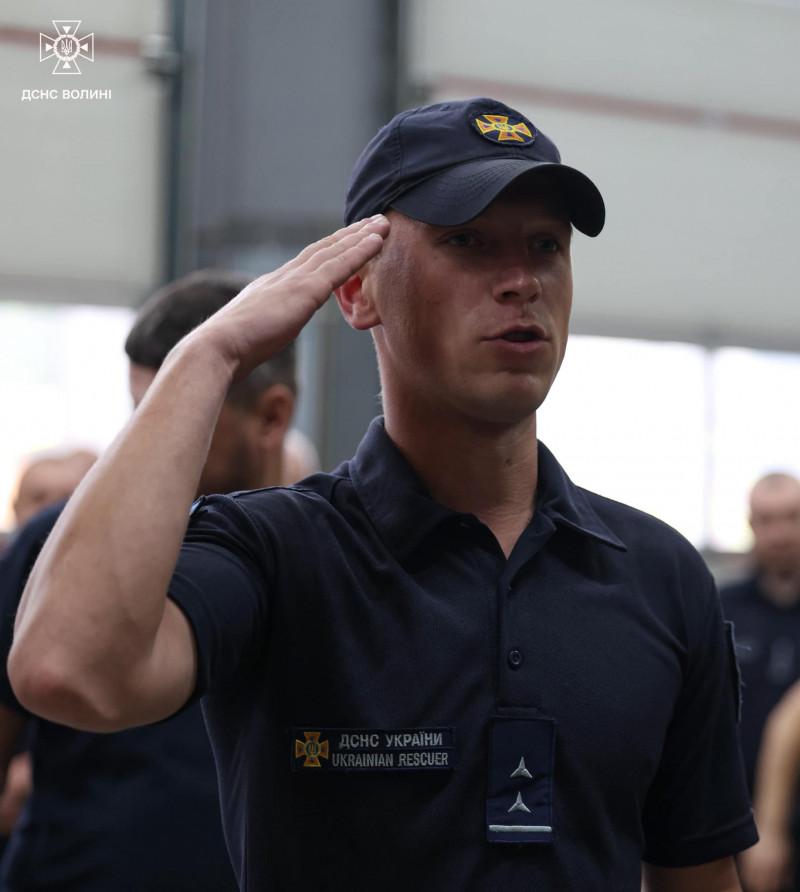 Волинських рятувальників нагородили за ліквідацію наслідків обстрілу Луцька