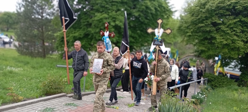 «Мужньо захищав від ворога свою країну»: на Волині в останню дорогу провели військовослужбовця Миколу Марчука