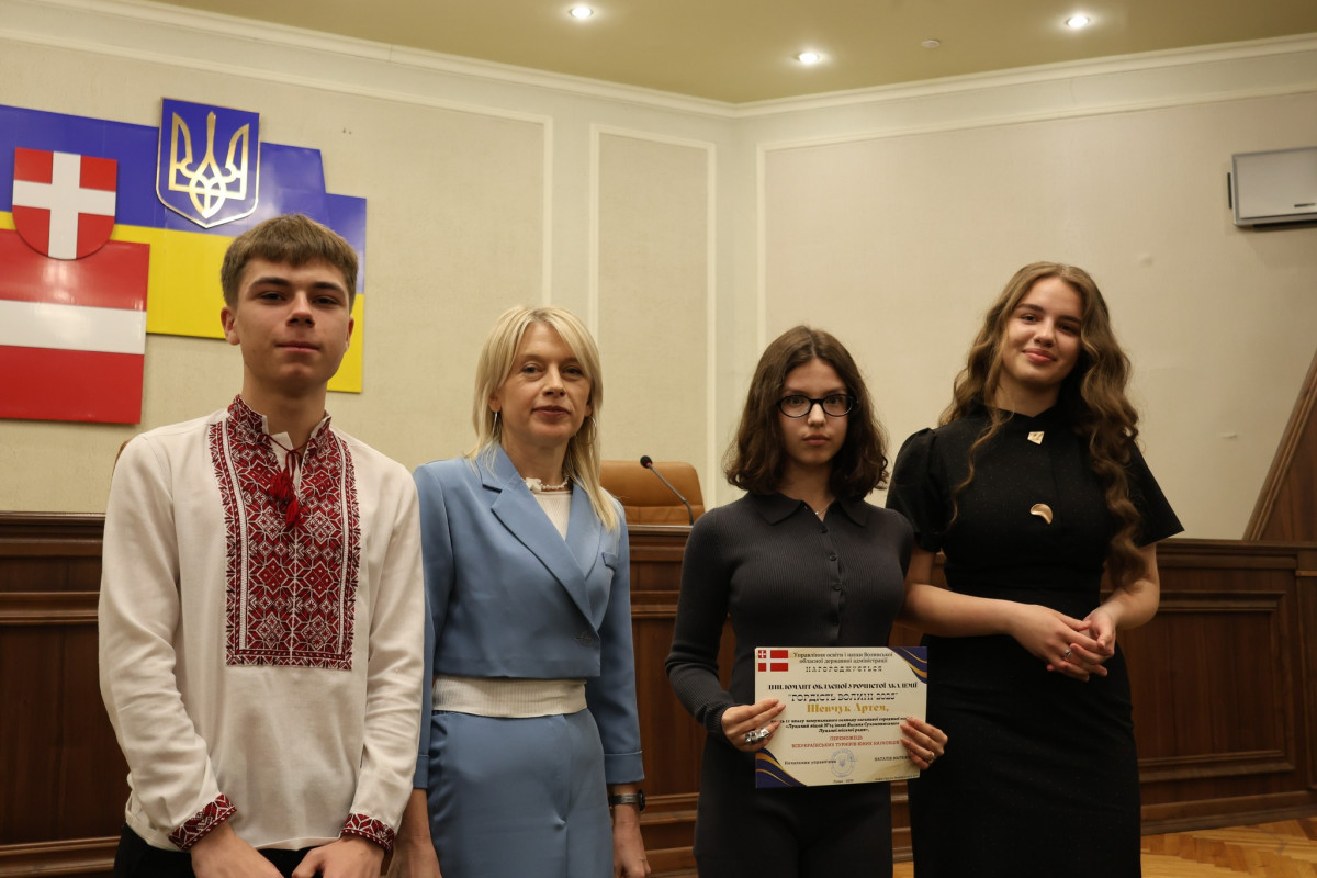На Волині відзначили юних інтелектуалів: переможці олімпіад і конкурсів отримали нагороди