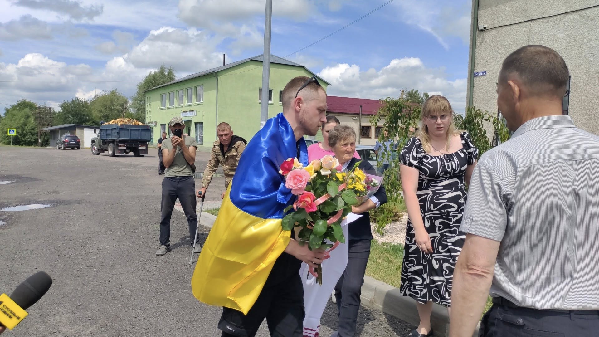 Майже три роки був у полоні: на Волині зустріли 24-річного захисника Романа Нечипорука