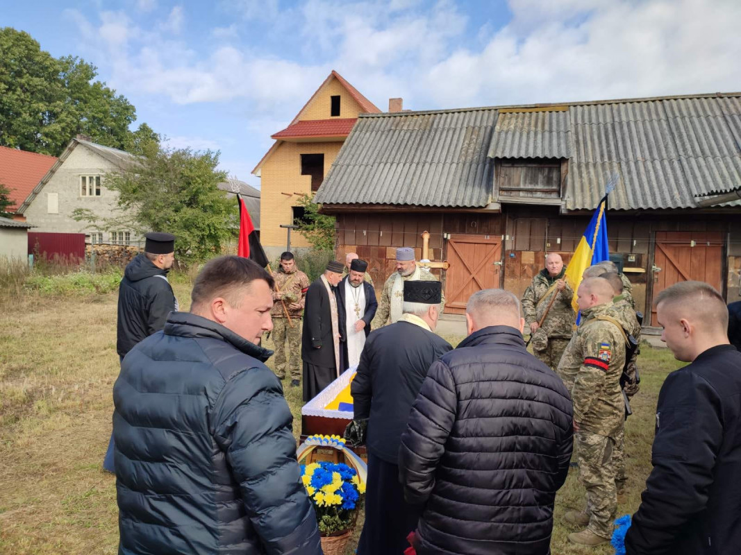 Життя обірвалося на Миколаївщині: у Луцькому районі поховали молодого Героя Андрія Степанова