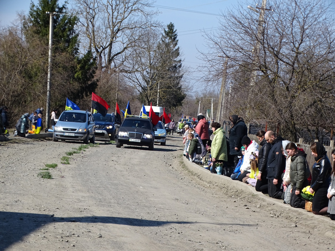 Майже вісім місяців вважався зниклим безвісти: на Волині попрощалися з Героєм Миколою Луцюком