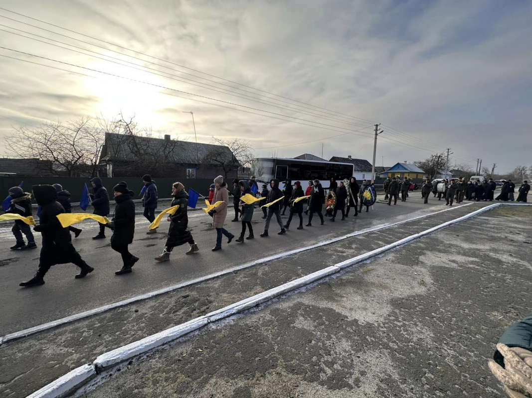 Отримав тяжке поранення біля Бахмута: на Волині всім селом прощалися з Героєм Миколою Назарчуком. Фото