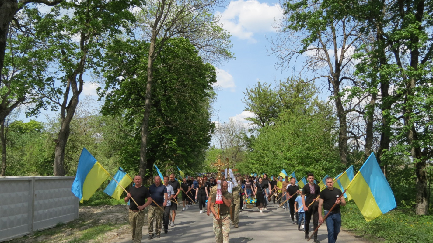 «Справжній солдат»: на Волині в останню земну дорогу провели Героя Геннадія Гогулю