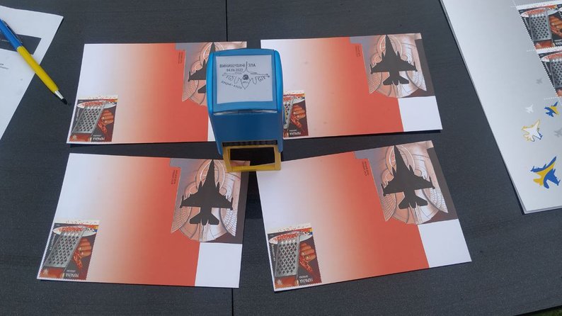 «Винищувачі зла»: в Луцьку представили поштову марку, присвячену бойовим літакам F-16